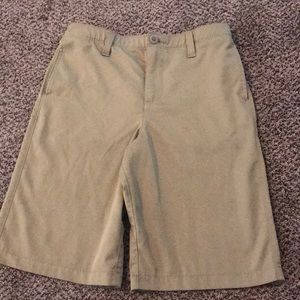 Under Armour khaki golf shorts